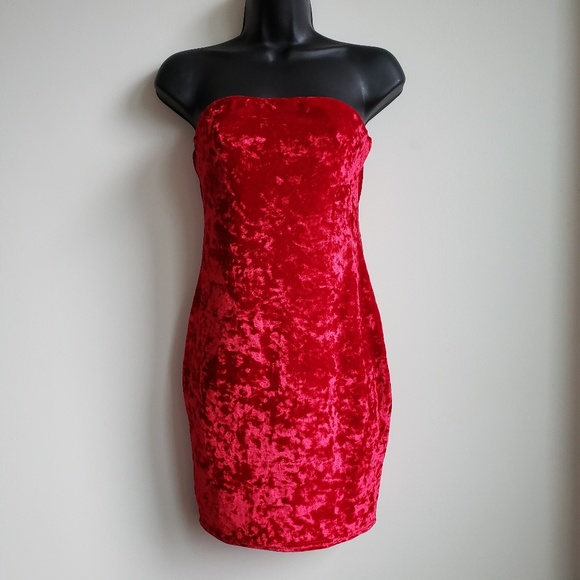 Boohoo Dresses & Skirts - Boohoo Night Strapless Crushed Velvet Mini Dress